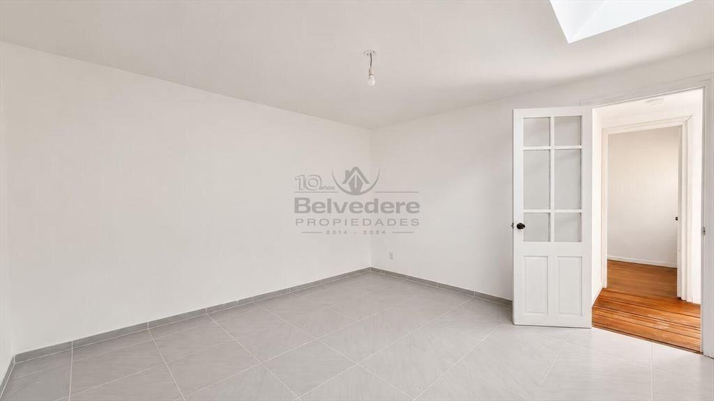 Apartamento reciclado dos dormitorios Cerro Ref. 203