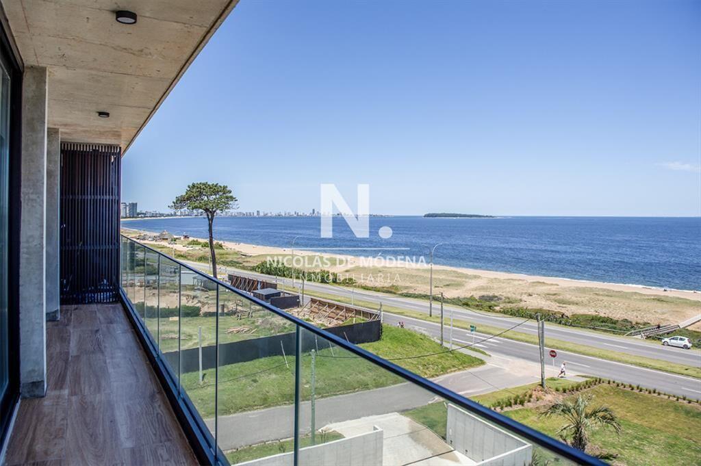 Alquiler en Primera Línea en Pinares: Exclusivo Apartament