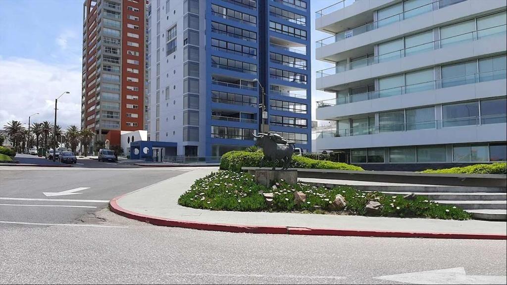 VENTA Y ALQUILER GARDEN TOWER PUNTA DEL ESTE 5 DORM GGE 2