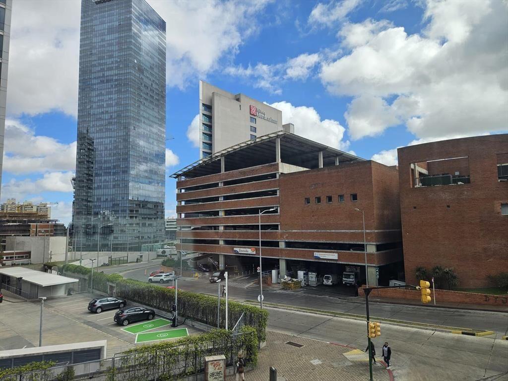 Próximo a Montevideo Shopping: ¡gran oficina de 100m² nueva