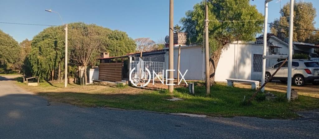 2 Casas y un local con cámara de frÃo en venta