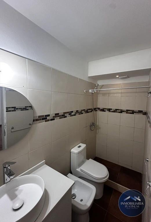 Casa en alquiler c/ cochera en Buceo
