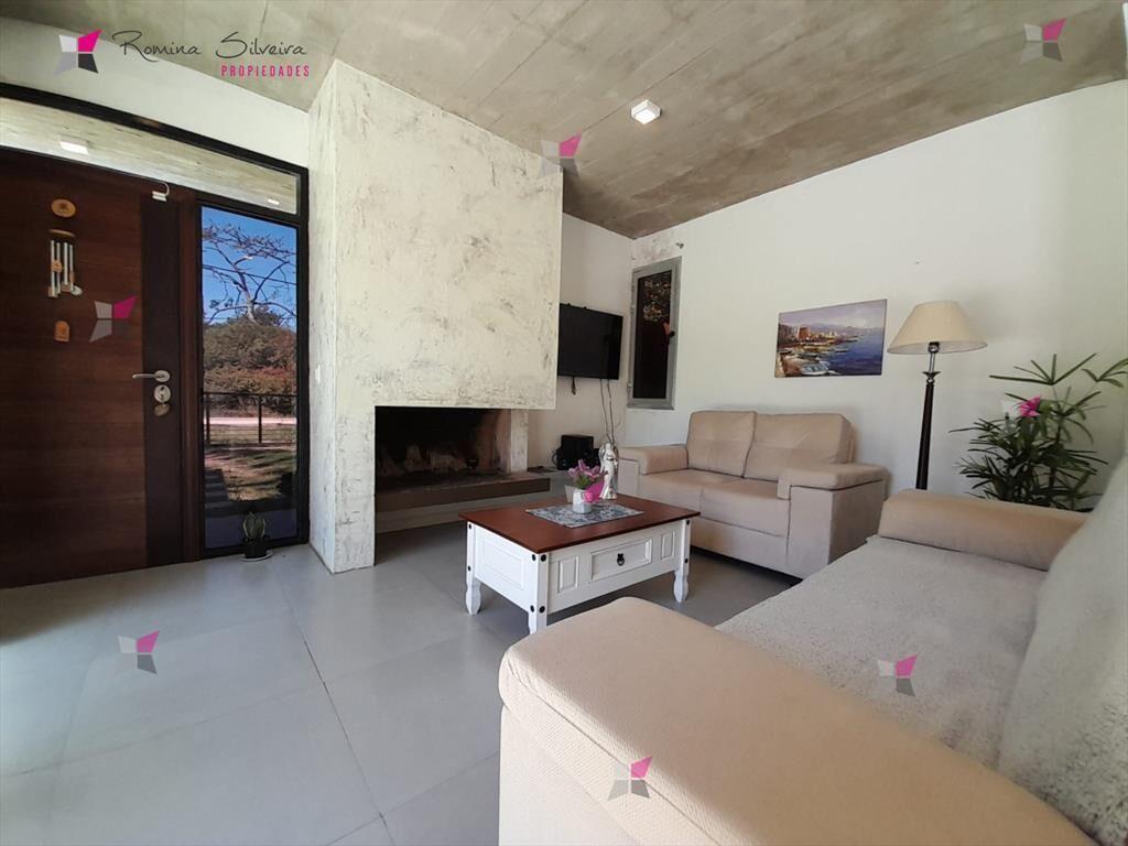 Casa de tres dormitorios a metros del mar en con