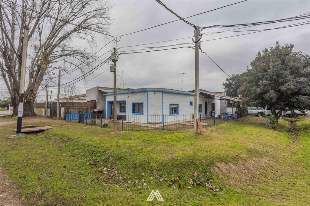 VENTA CASA 2 DORMITORIOS MAS GALPON LAS PIEDRAS