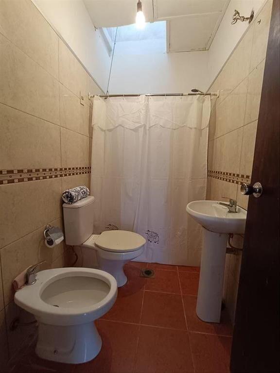 Casa de dos dormitorios y apto.