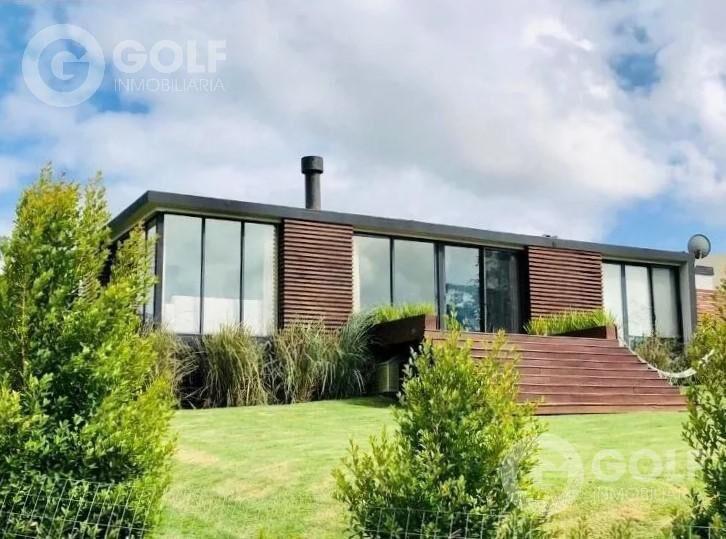 Venta de Casa de 3 dormitorios y servicio en Altos de la T