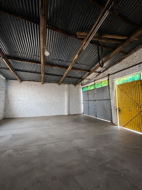 Oportunidad para inversores 3 casas mas galpón.