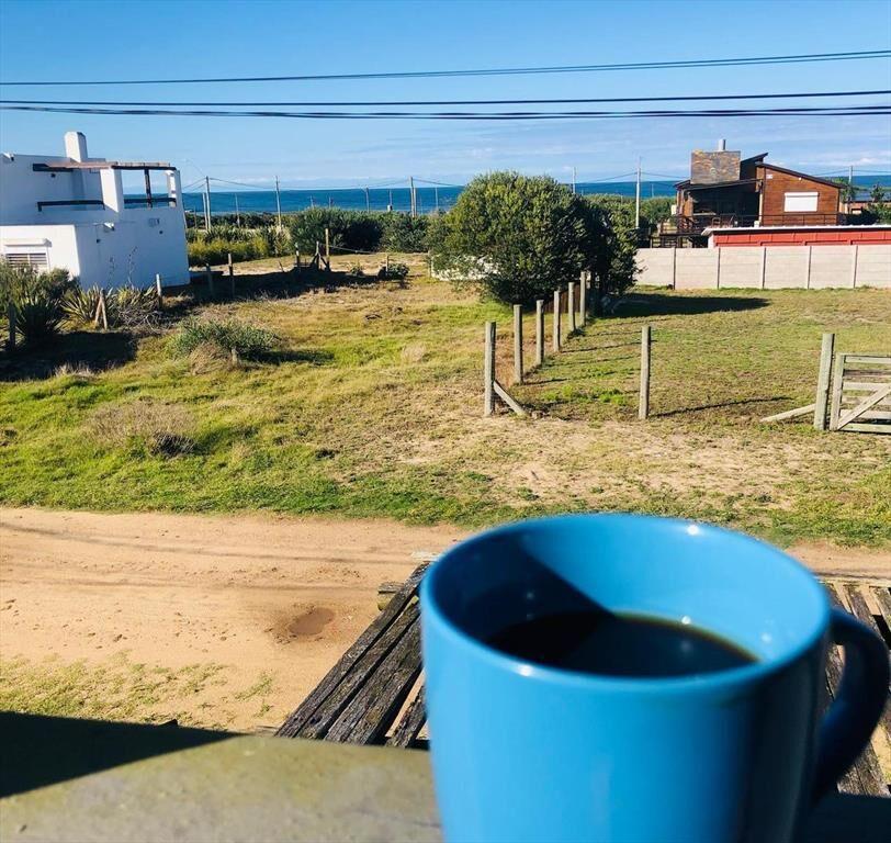 Venta Casa Amueblada - 3 aptos independientes- a 100 m de l