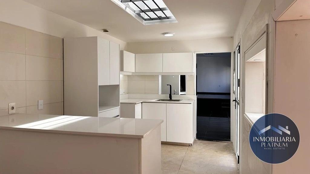 Casa en alquiler c/ cochera en Buceo