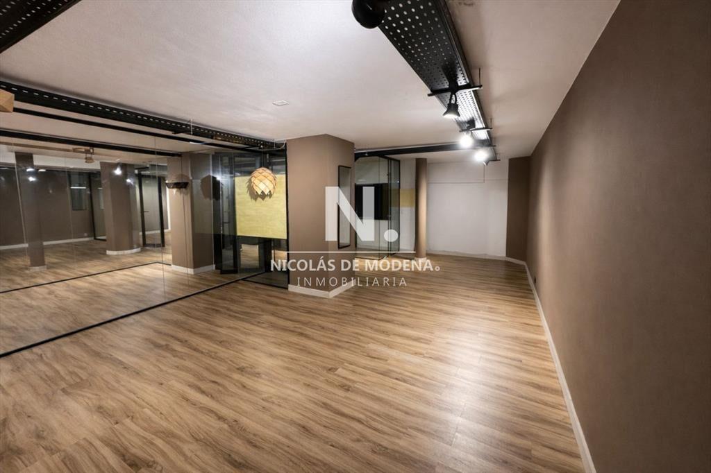 ALQUILER Local comercial + oficinas de 154 m²