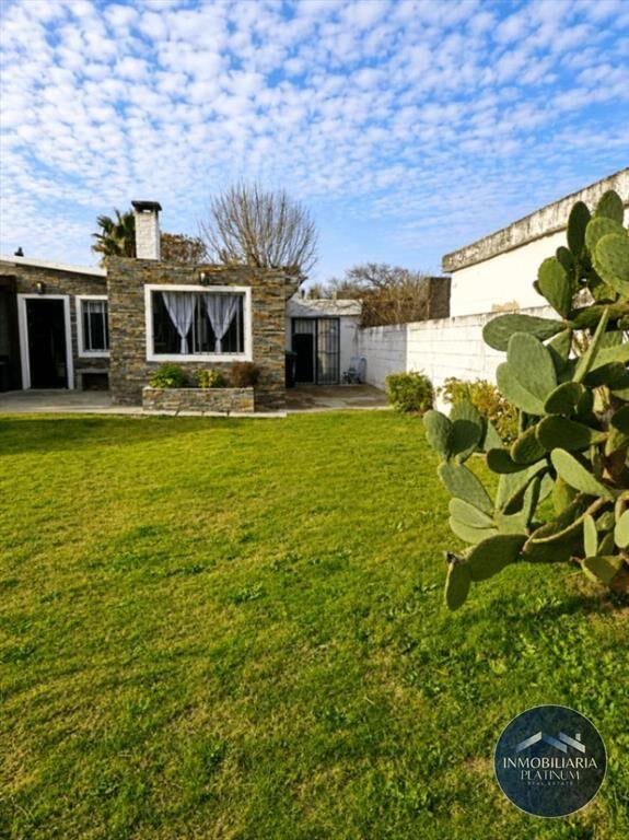 Casa en venta c/ cochera en Solymar