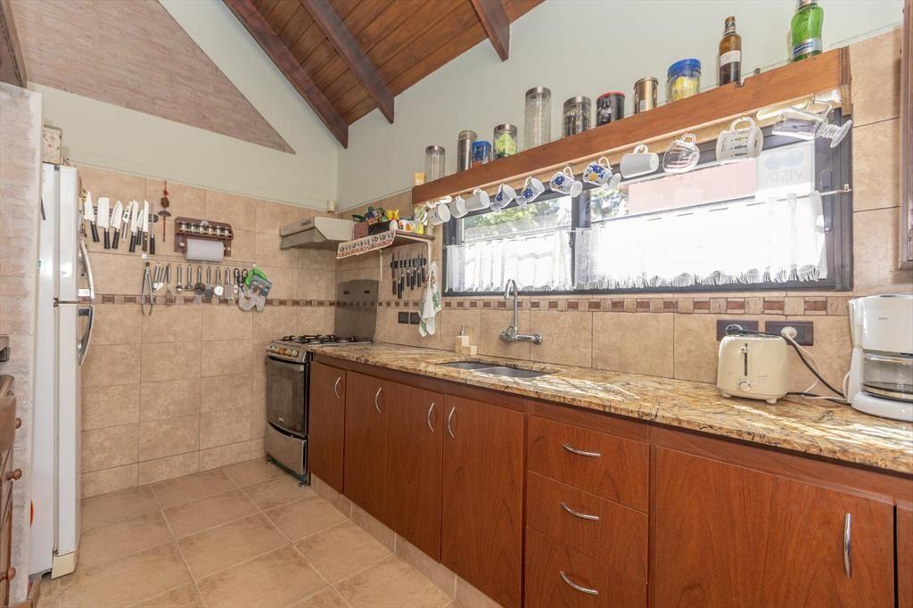 Venta de Casa con amplio terreno mas 2 cabañas a 1 cuadra d
