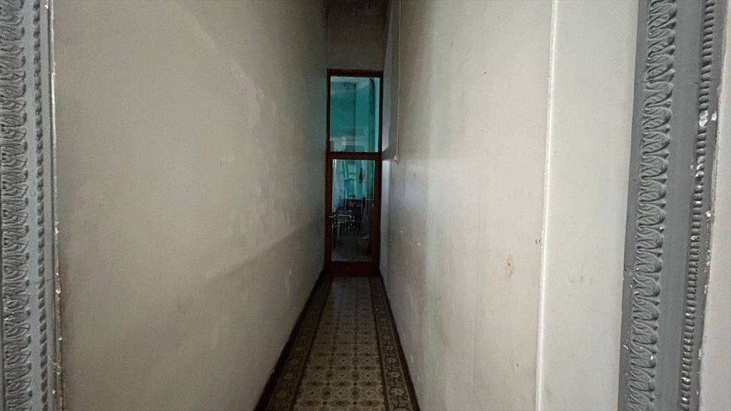 Venta de Casa con 6 dormitorios y patio en Belvedere. CON RE