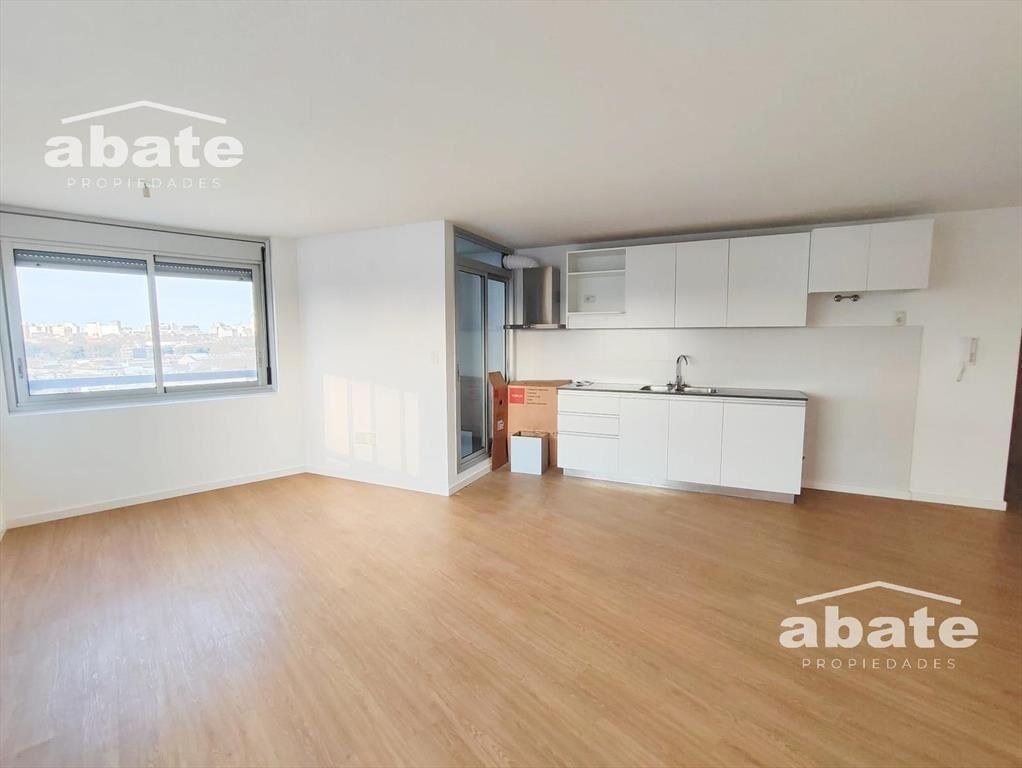 Venta 3 dormitorios con garaje y renta en Centro