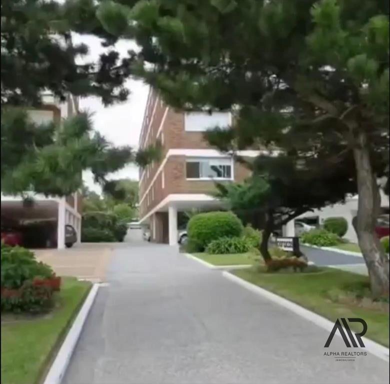 Apartamento en alquiler c/ cochera en Playa Mansa
