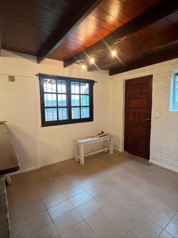 ALQUILER CASA TIPO DUPLEX UN DORMITORIO CON COCHERA