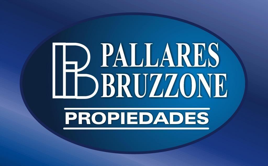 Apúrese sobre Av. Américas, 2 padrones con fondo al lago.