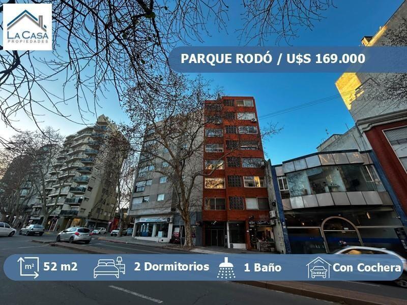 Venta en Parque Rodó de Apartamento de Dos Dormitorios con