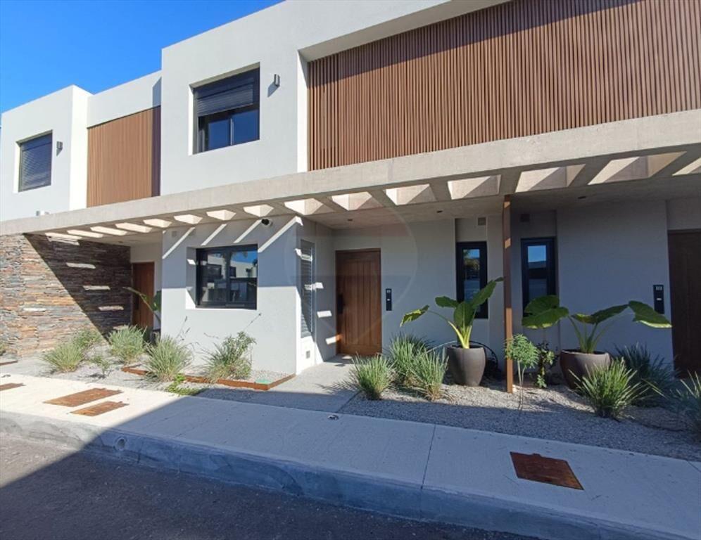 Venta casa dúplex, 3 dormitorios, Carrasco Norte