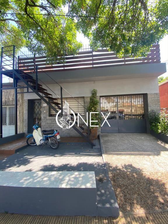 CASA MAS APARTAMENTO EN VENTA SOBRE AVENIDA