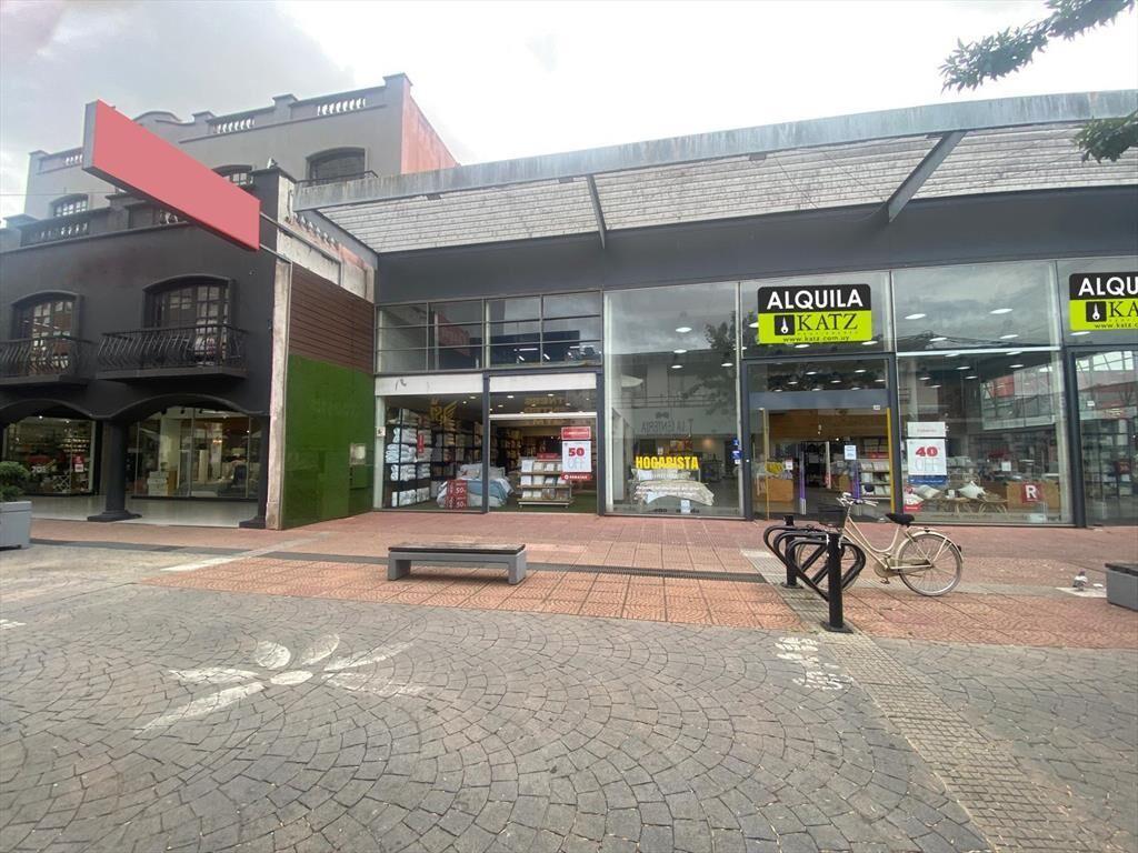 Gran local comercial en centro de Maldonado sobre peatonal