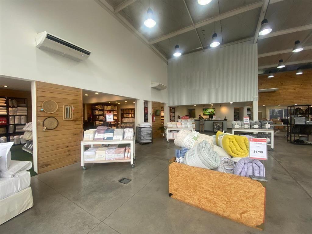 Gran local comercial en centro de Maldonado sobre peatonal