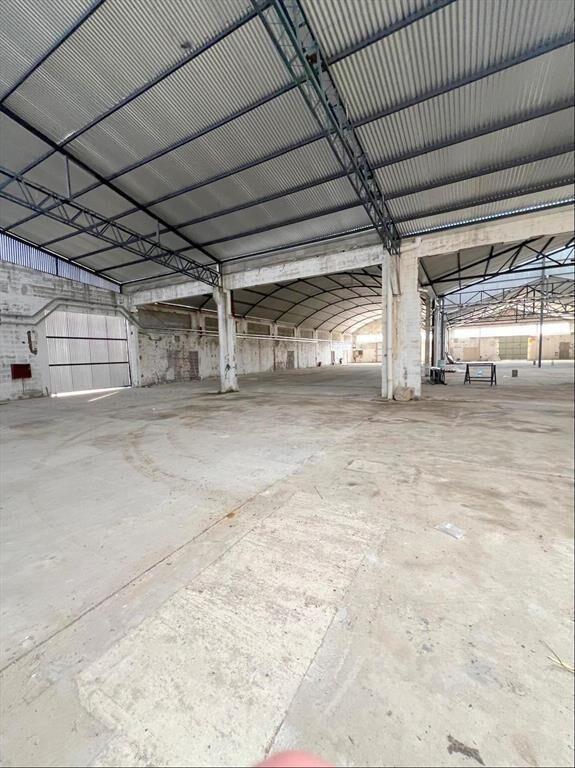 Alquiler a300 m Ruta 8 y km28 Terreno 21.979m2 Local 3300m2