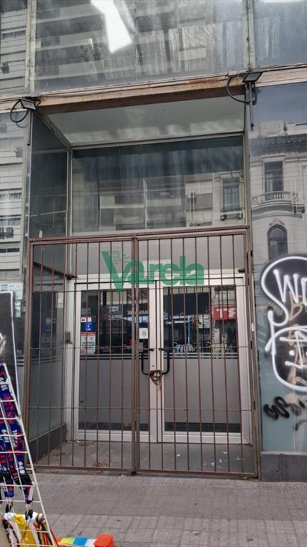 Local comercial sobre 18 de Julio en pleno centro