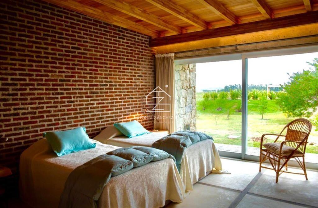 Venta Casa 6 Dormitorios Pueblo Mio