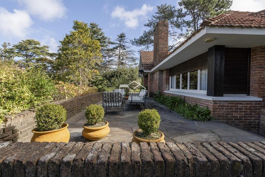 Hermosa casa de 5 dormitorios con gran parque, piscina, apa