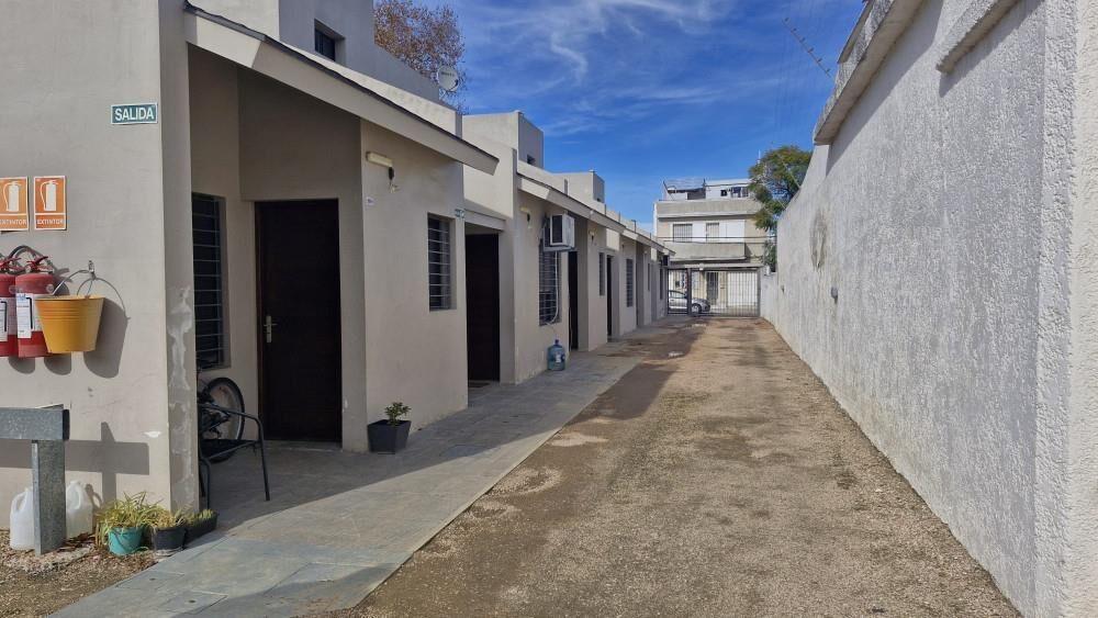 Edificio de 6 viviendas con renta en Jacinto Vera