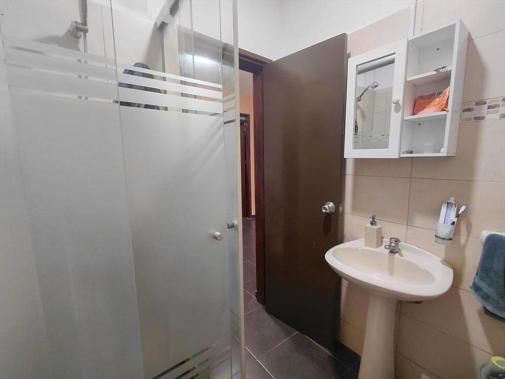 VENTA APARTAMENTO DOS DORMITORIOS EN CERRITO CON PATIO Y PA