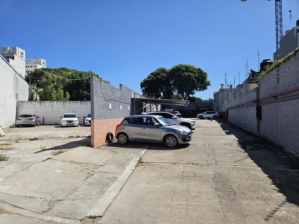 Proximo Luis Alberto de Herrera y Av Italia, 400 m2, excele