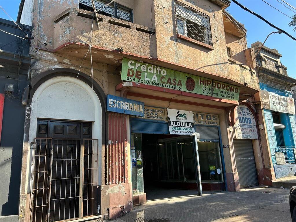 venta gran padrón en maroñas sobre General Flores esquina J