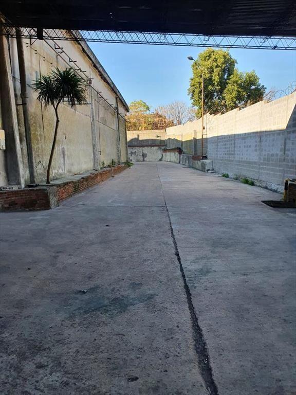 Veracierto y Camino Carrasco, 820 m2, vigilancia 24 hs, bañ