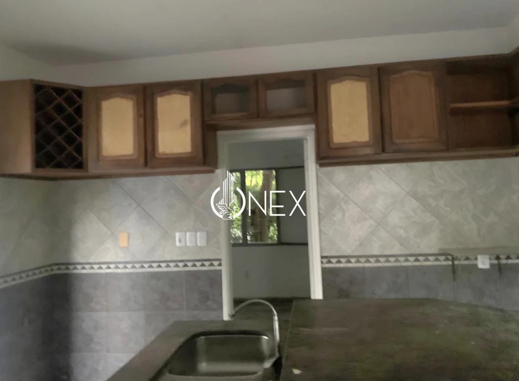 Venta de 3 Casas, más Monoambiente y Local Comercial en Ne