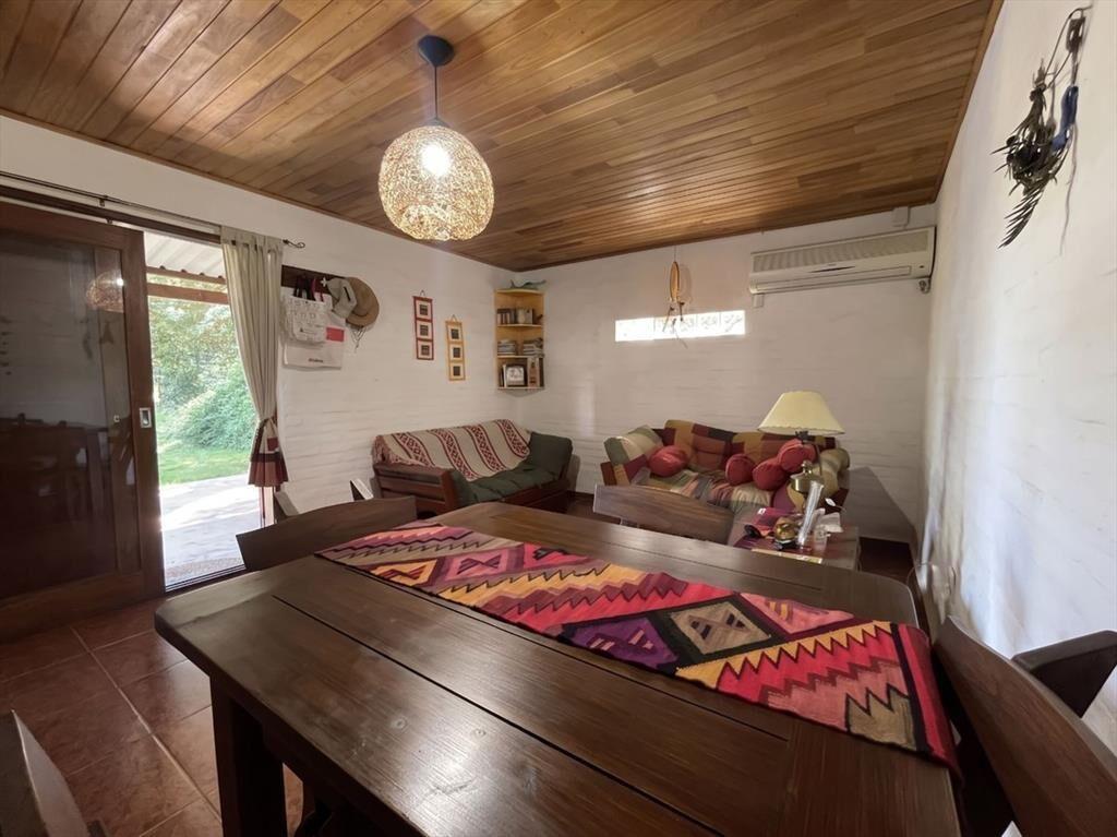 Casa con Amplio Terreno en Venta en Colonia