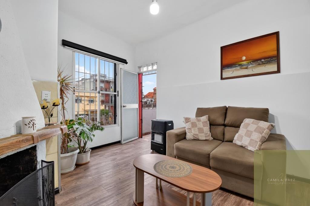 Venta casa de altos 3 dormitorios azotea en Perez Catell...