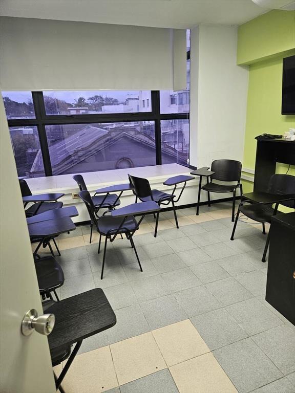 Prox Agraciada, gran edificio comercial