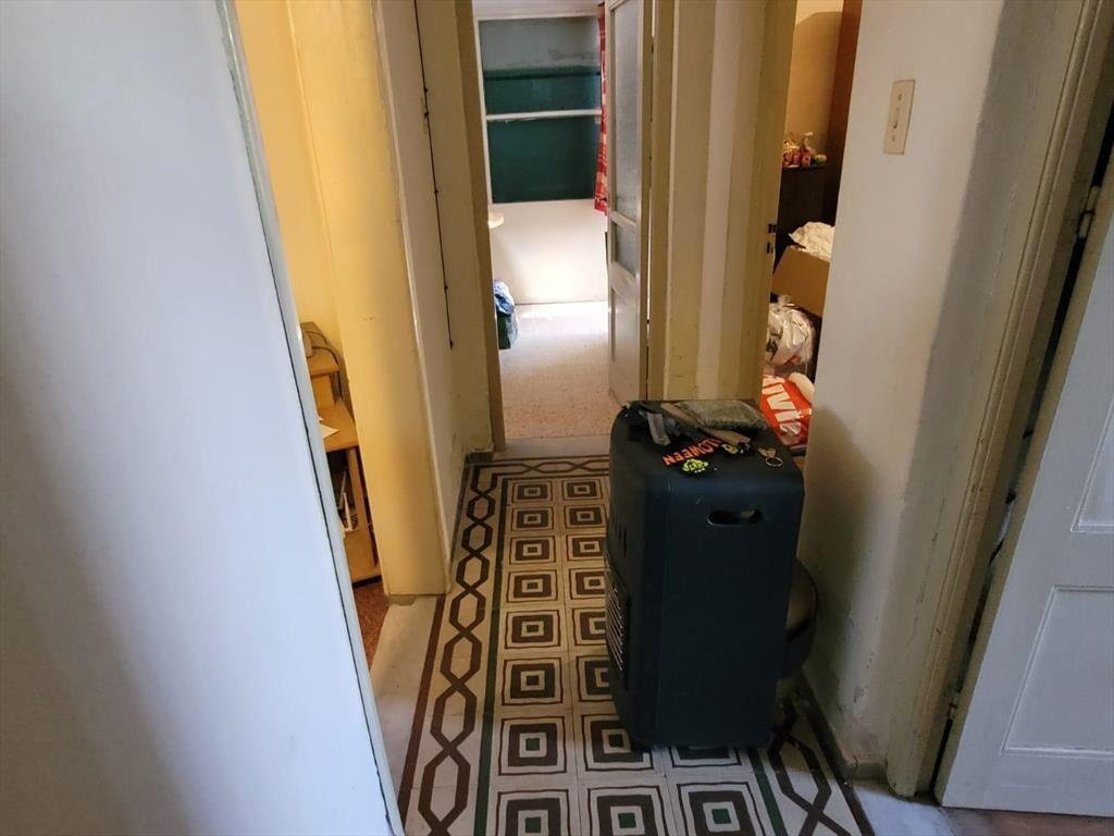 Casa, al frente, 3 dorm, garaje y patio con parrillero para