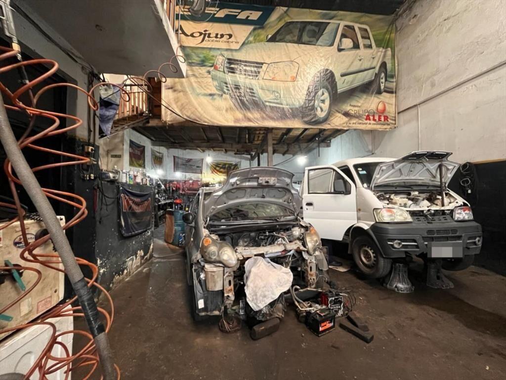 Venta de Taller Automotriz - 183 m² (Tres Cruces)