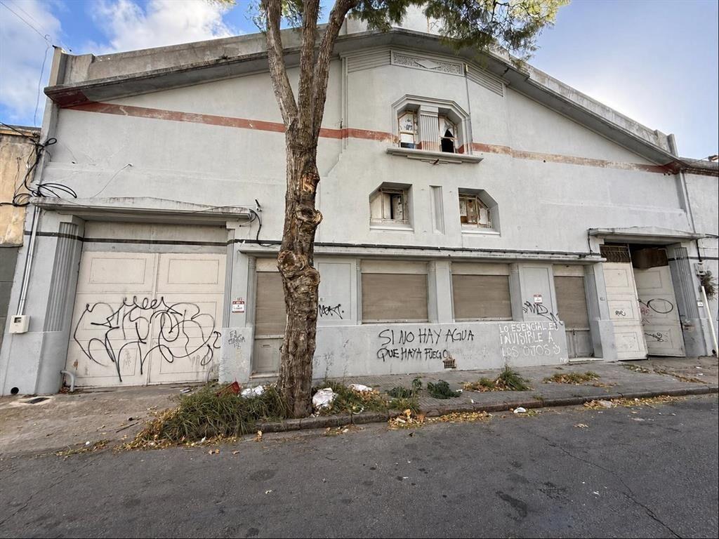 ALQUILER Local industrial de 1300m2 en Aguada