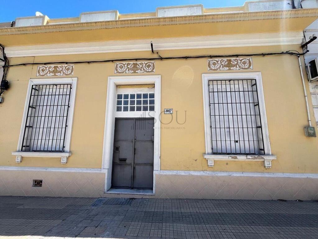 VENDE CASA 4 DORMITORIOS, PATIO CON PARRILLERO PASO MOLINO