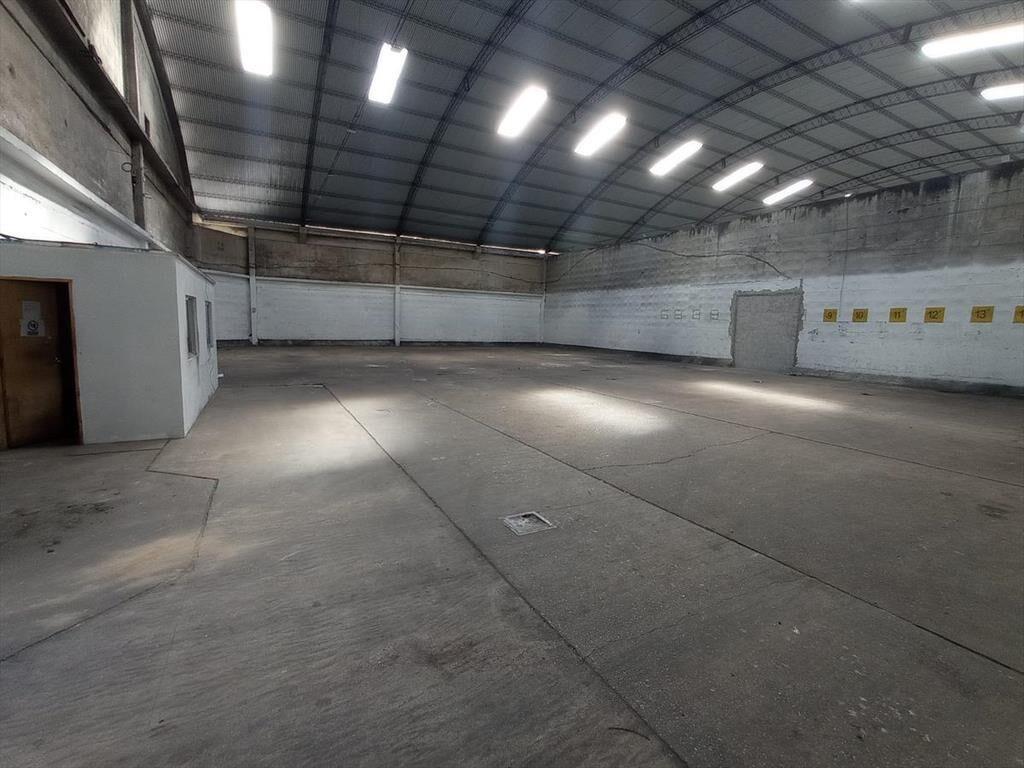 Veracierto y Camino Carrasco, 820 m2, vigilancia 24 hs, bañ