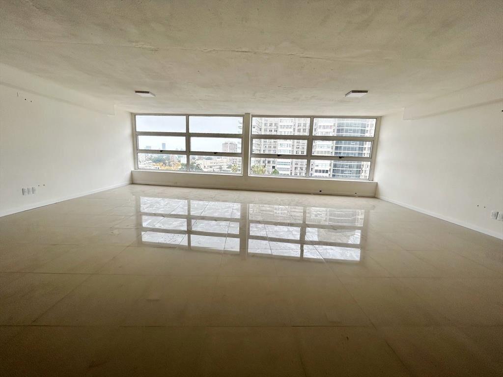 Alquiler - Oficina en 2 plantas, 180 m2 frente al Clínicas -