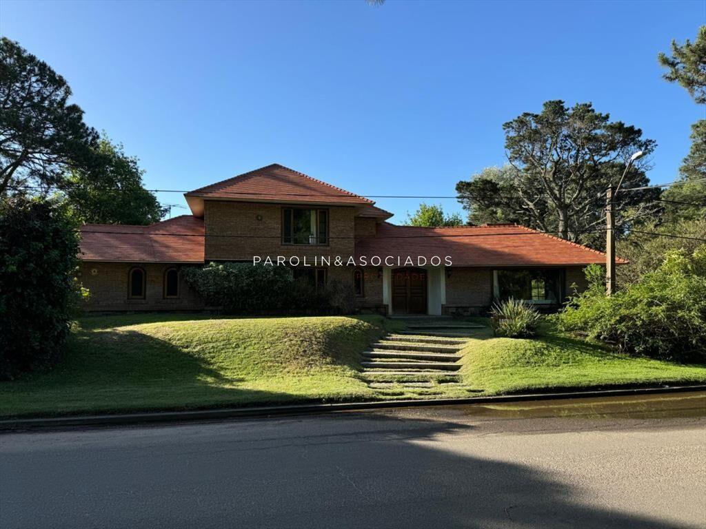 Casa en venta de 4 dormitorios en Golf, Punta del Este.