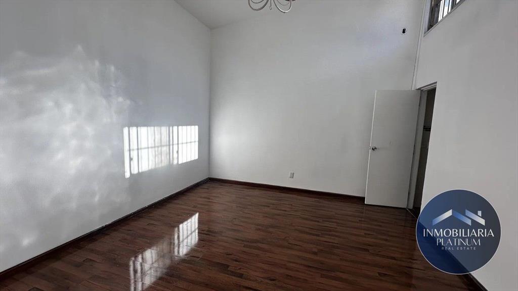 Casa en alquiler c/ cochera en Buceo