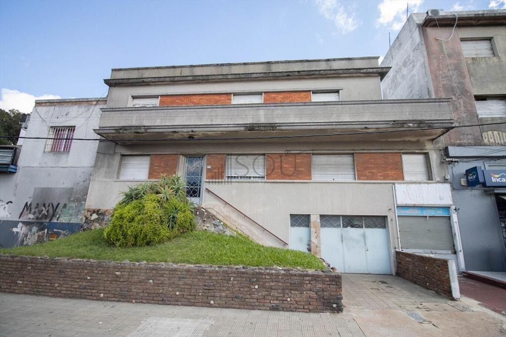 Venta casa 5 dormitorios y garaje en Cerrito