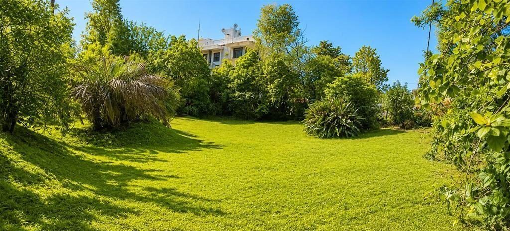 Terreno con mejoras en Atlántida Sur a pasos del mar