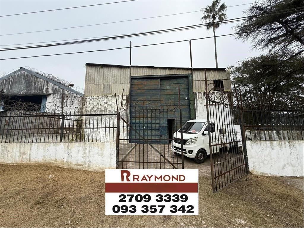 Local industrial 1500 m2 totales en Maroñas